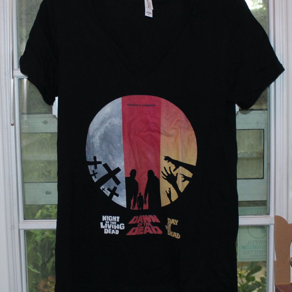 G. Romero Night, Dawn, Day of the Living Dead V-neck T-shirt Never Worn Size XL